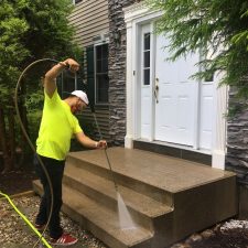 power washing sidewalk steps